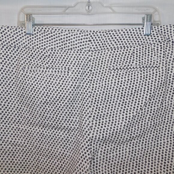 IZOD GOLF Womens 16 White Black Dots Shorts - Picture 8 of 8